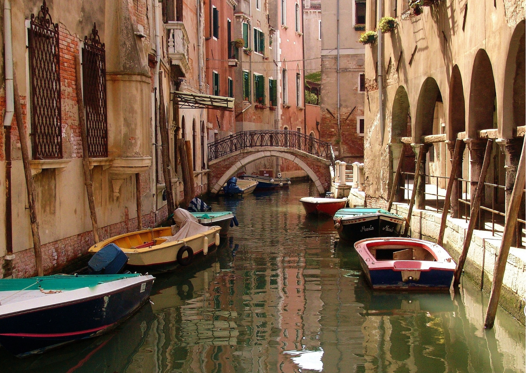 The Social Mistake 70% of American Expats Make in Their First Year 4 expats in Europe 6