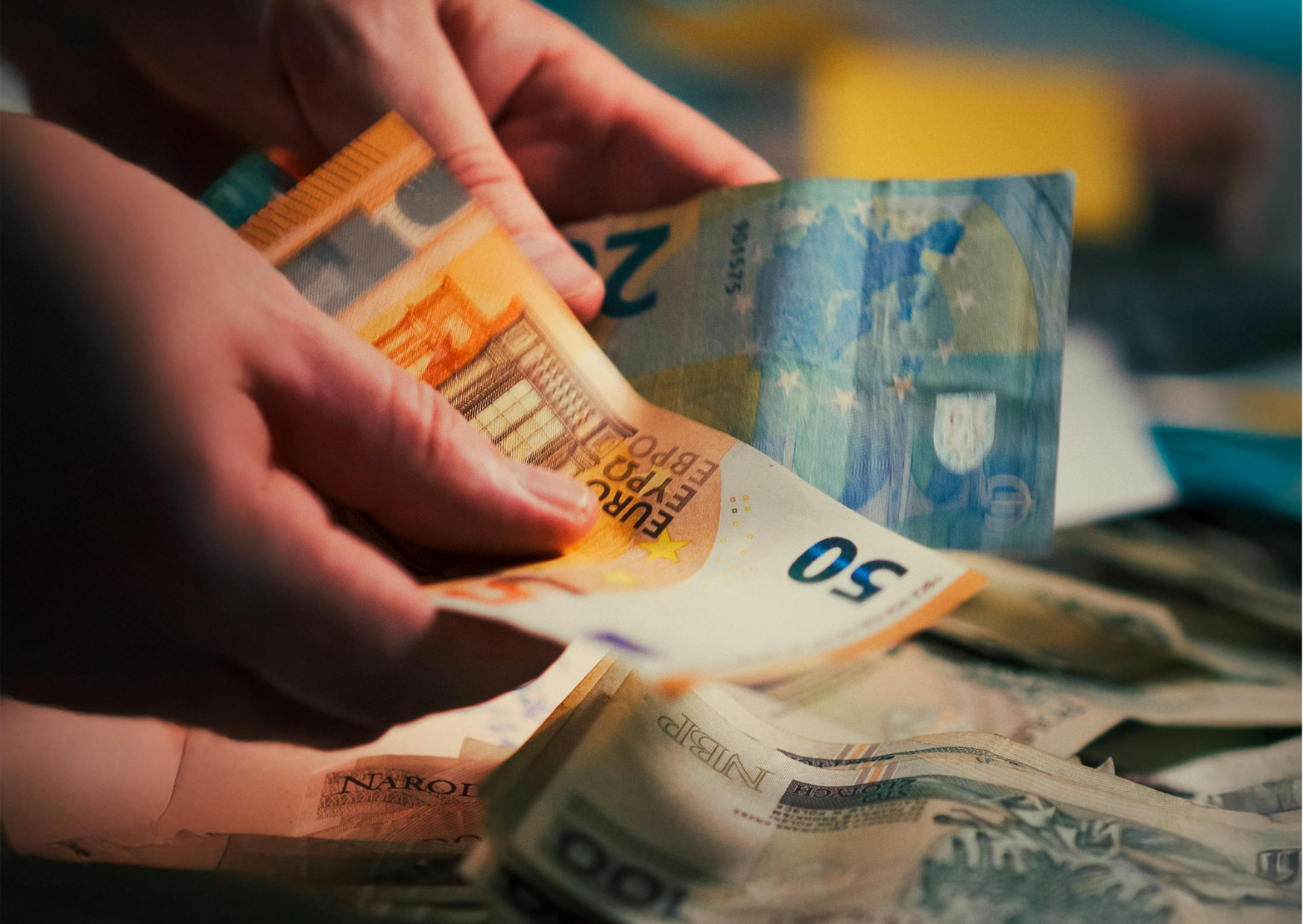 family talking about money 2