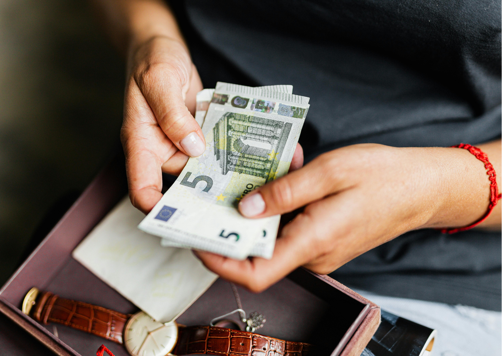 7 Money Conversations European Families Have Weekly That American Families Avoid 3 family talking about money 3