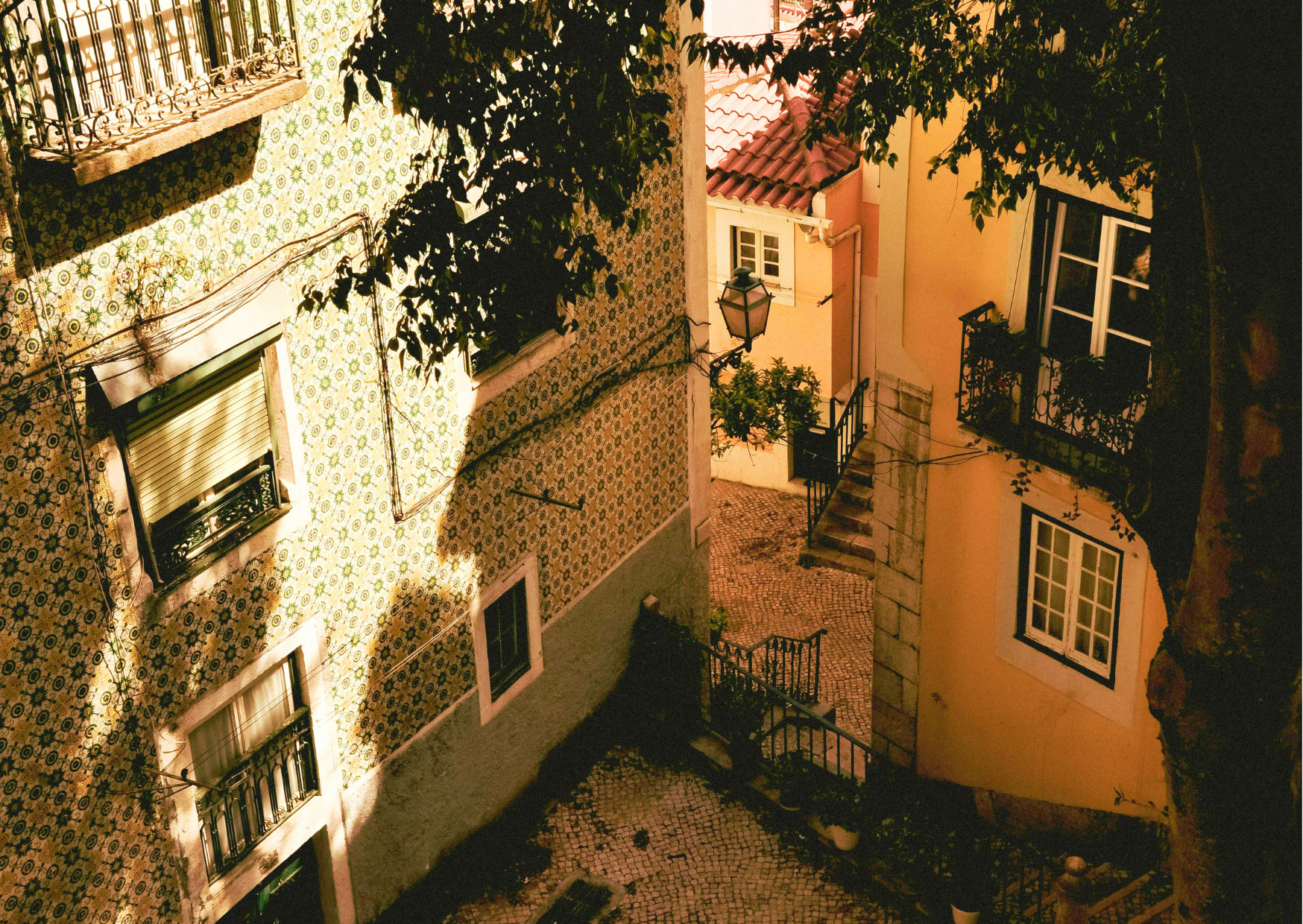 She Moved to Portugal For Adventure And Spent 18 Months Completely Alone. 1 living in Portugal 6