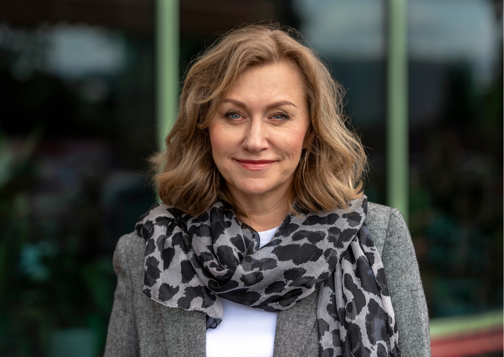 Why Single American Women Over 55 Thrive In Italy But Struggle in Spain 1 single woman 55 6