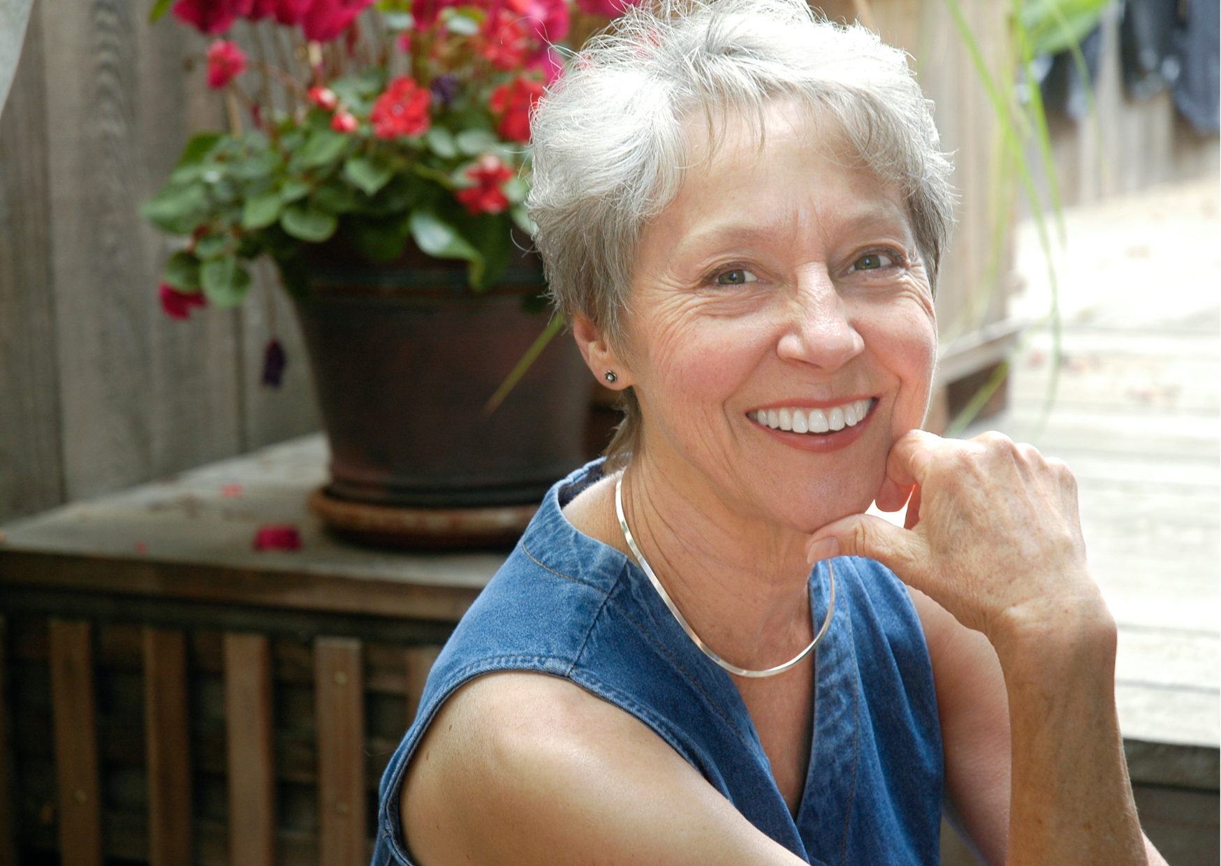 Why American Women Over 60 Who Move Solo Outperform Every Other Expat Demographic 4 women over 60 5