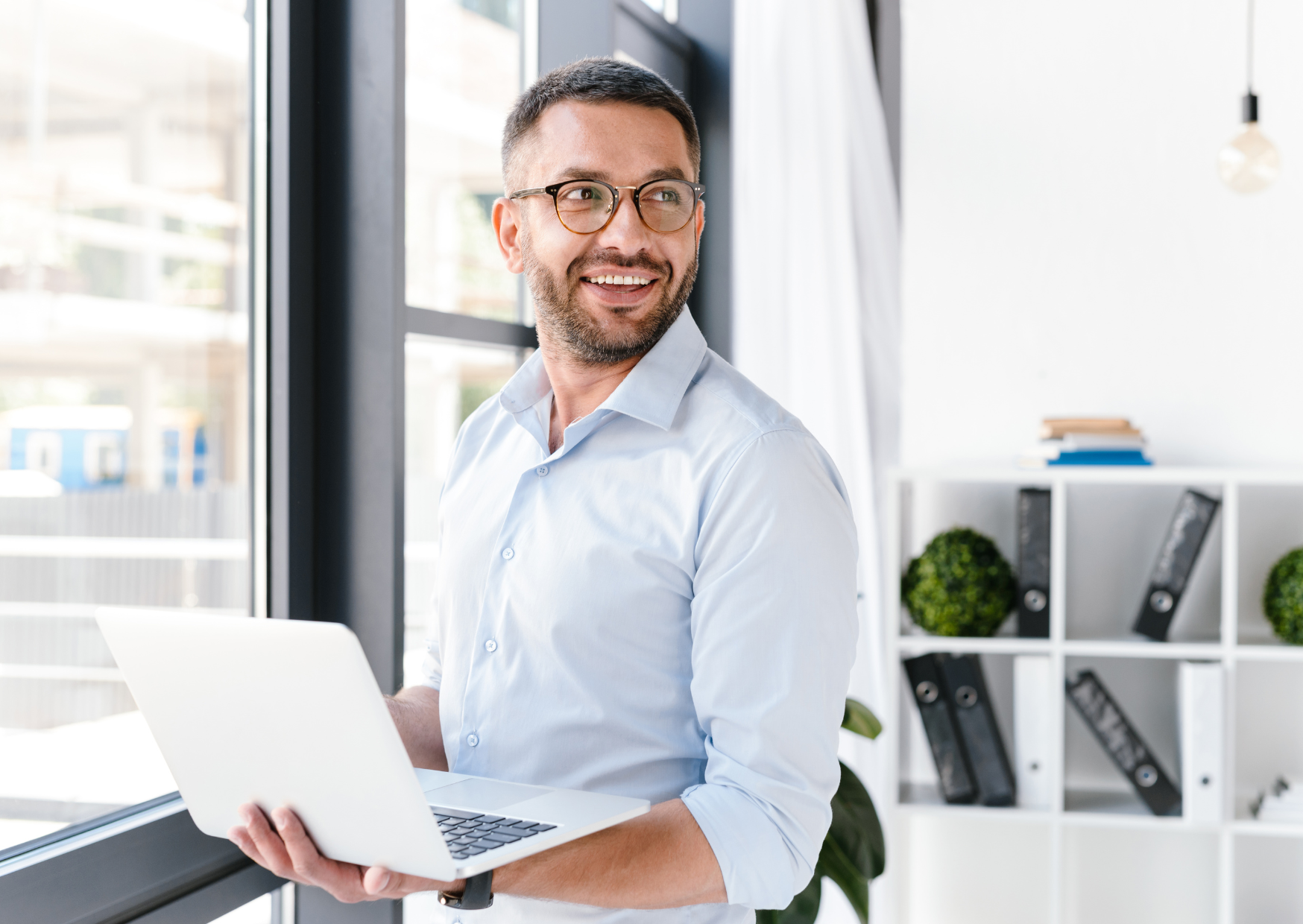 Notarios, Gestores, Lawyers: The People Americans Don’t Know They Need 3 Office worker Spain 3