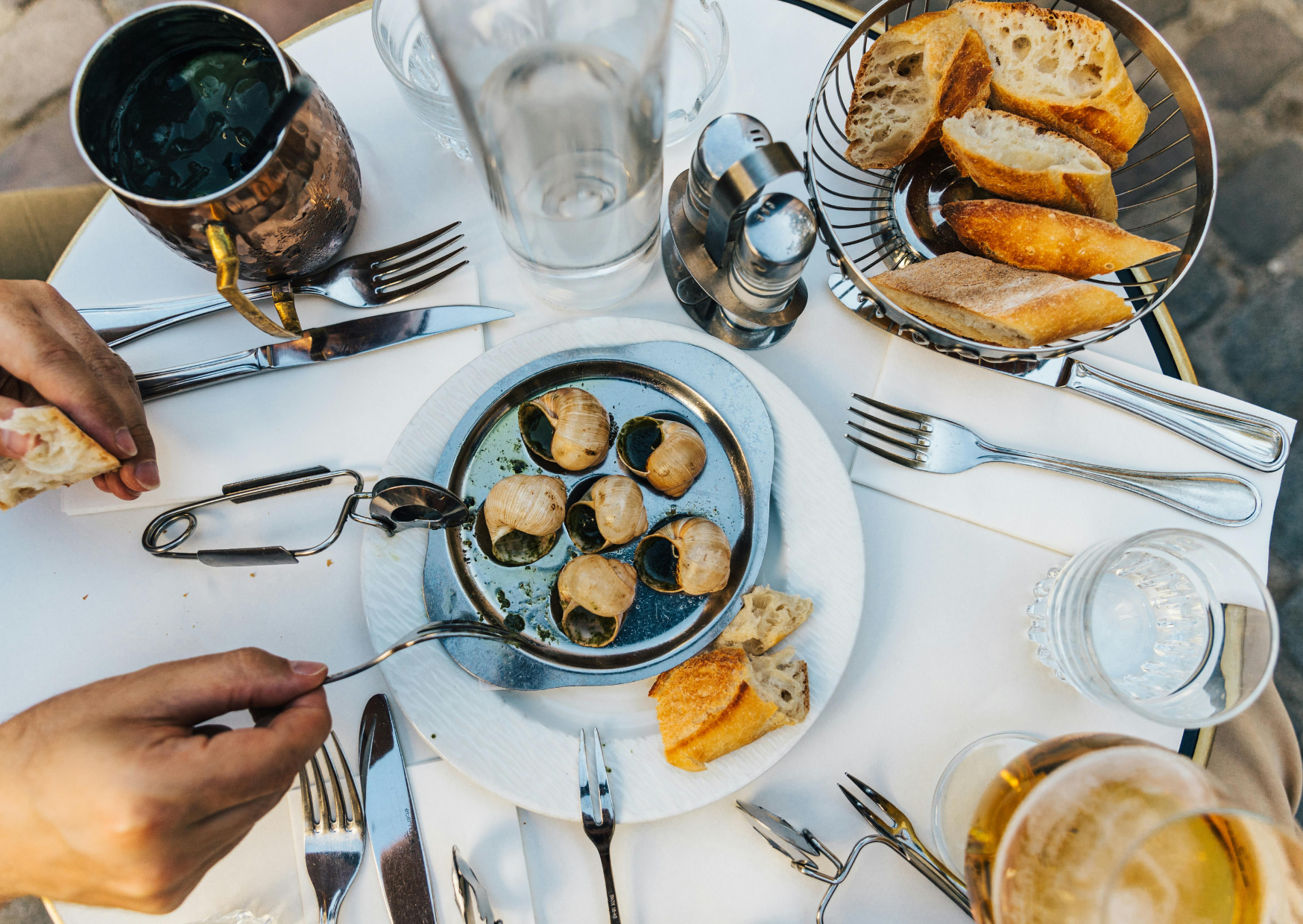 french women eating 5