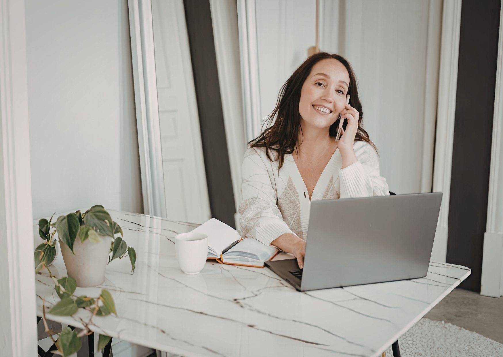 Why European Workers Don't Answer Emails After 6pm And Americans Think That's Laziness 6 working with the laptop 2
