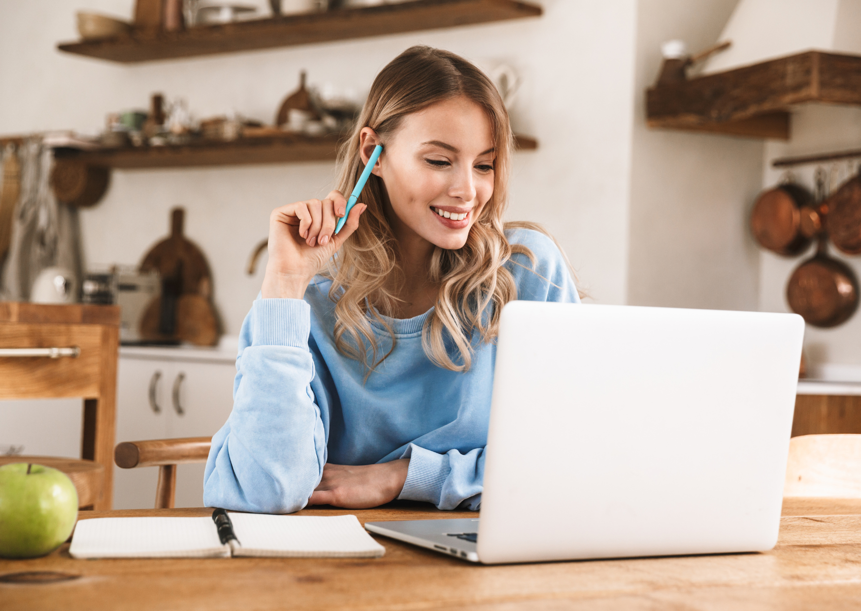 Why European Workers Don't Answer Emails After 6pm And Americans Think That's Laziness 4 working with the laptop 6